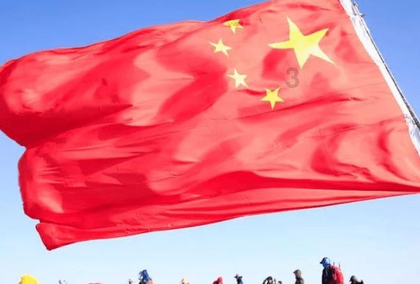 两名女兵加入八路军，旅长见到她们后勃然大怒：全部拉出去枪毙！